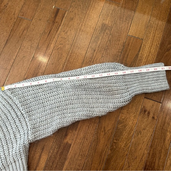 Urban Outfitters Cropped Grey Zip Up Sweater chunky knit with large collar M - Picture 11 of 11